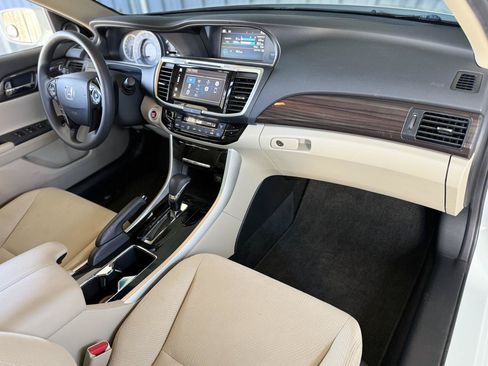 Used 2017 Honda Accord EX image 15