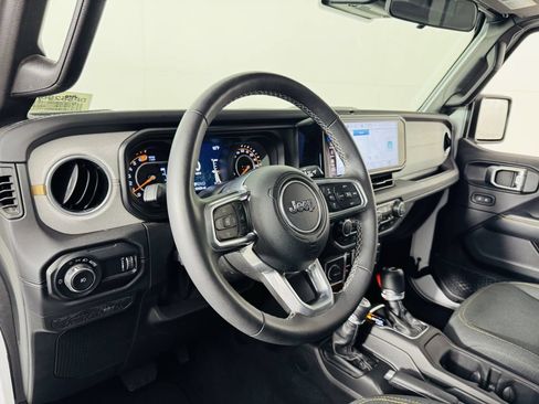 Used 2025 Jeep Wrangler Unlimited Sahara AWD/4WD image 8