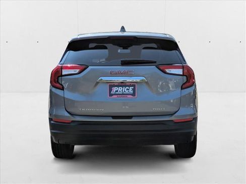 Used 2024 GMC Terrain SLE image 7