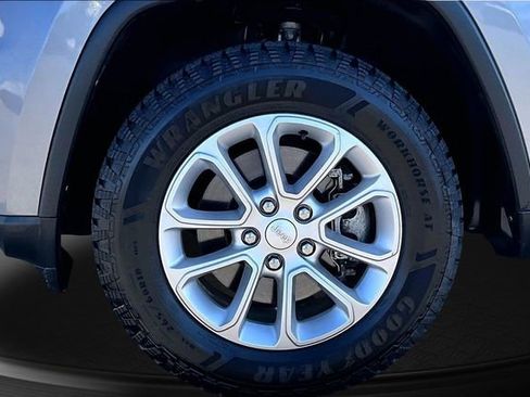 Used 2021 Jeep Grand Cherokee Laredo w/ Security & Convenience Group image 31