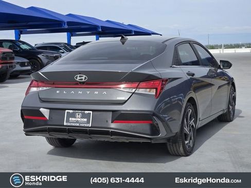 Used 2024 Hyundai Elantra Limited FWD image 7