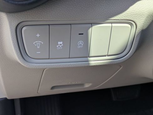 Used 2025 Kia Soul LX FWD image 13