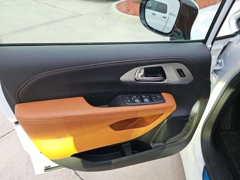 New 2026 Chrysler Pacifica Pinnacle image 22