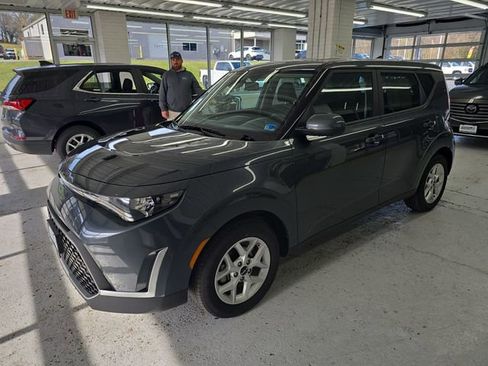 Certified 2025 Kia Soul LX w/ LX Technology Package image 2