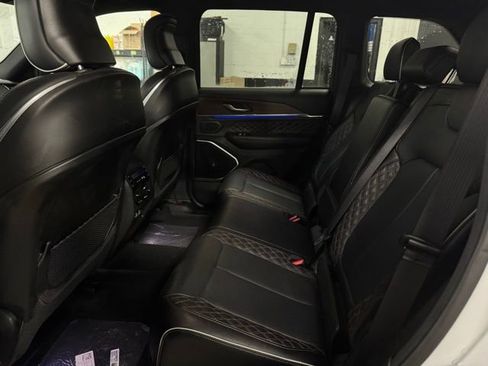 Used 2025 Jeep Grand Cherokee Summit image 18