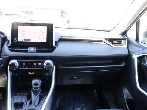 Used 2025 Toyota RAV4 XLE image 18