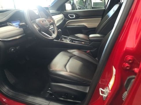 Used 2024 Jeep Compass Limited image 16