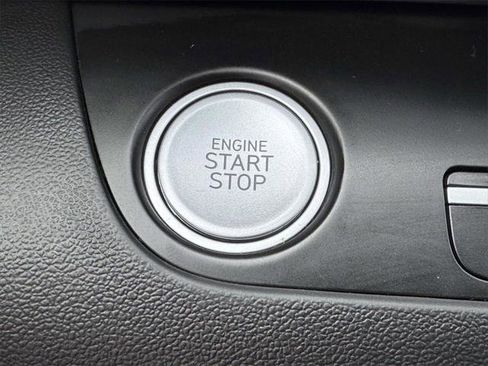 Certified 2025 Hyundai Elantra SEL image 25