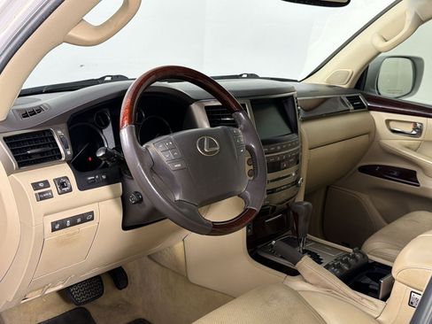 Used 2014 Lexus LX 570 4WD image 4