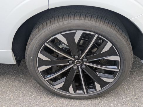 New 2026 Volvo XC60 B5 Ultra w/ Protection Package Premier image 16