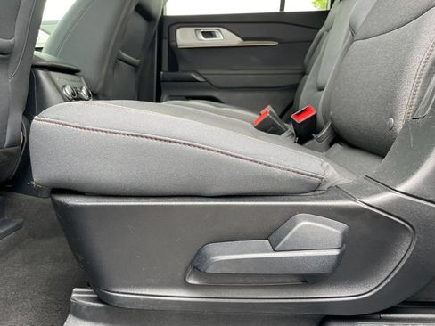 Used 2025 Ford Explorer Active RWD image 41