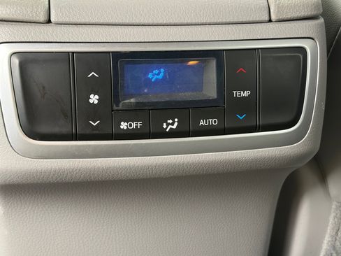 Used 2019 Toyota Highlander Limited image 14