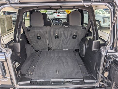 Used 2019 Jeep Wrangler Unlimited Sahara w/ Uconnect 4C Nav & Sound Group AWD/4WD image 29