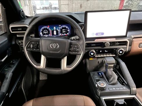 Used 2025 Toyota 4Runner Limited AWD/4WD image 6