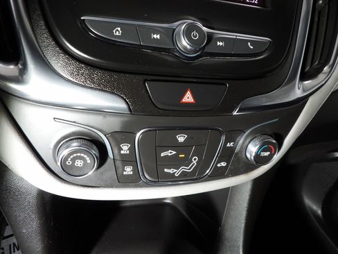 Used 2021 Chevrolet Equinox LT image 15