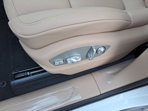 Used 2026 Porsche Macan AWD/4WD image 23