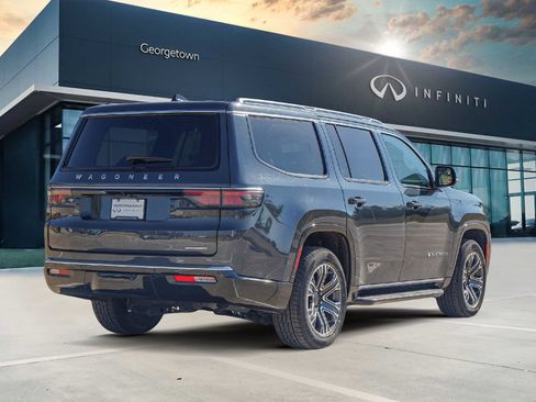 Used 2024 Jeep Wagoneer Series II w/ Flexible Seating Group image 5