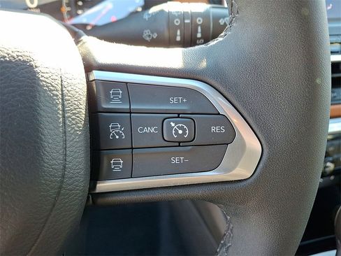 Certified 2024 Jeep Compass Limited image 18