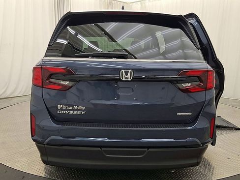Used 2026 Honda Odyssey Touring image 2