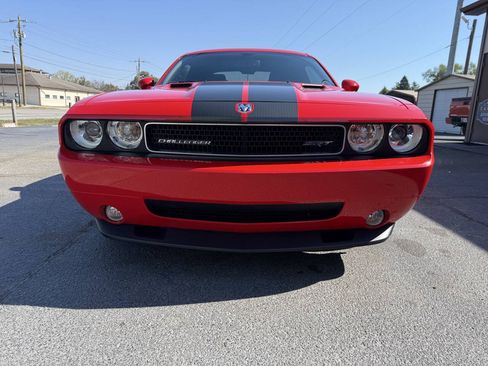 Used 2009 Dodge Challenger SRT8 w/ SRT Option Group II RWD image 8