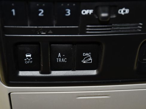 Used 2018 Toyota 4Runner Limited w/ Convenience Package AWD/4WD image 34