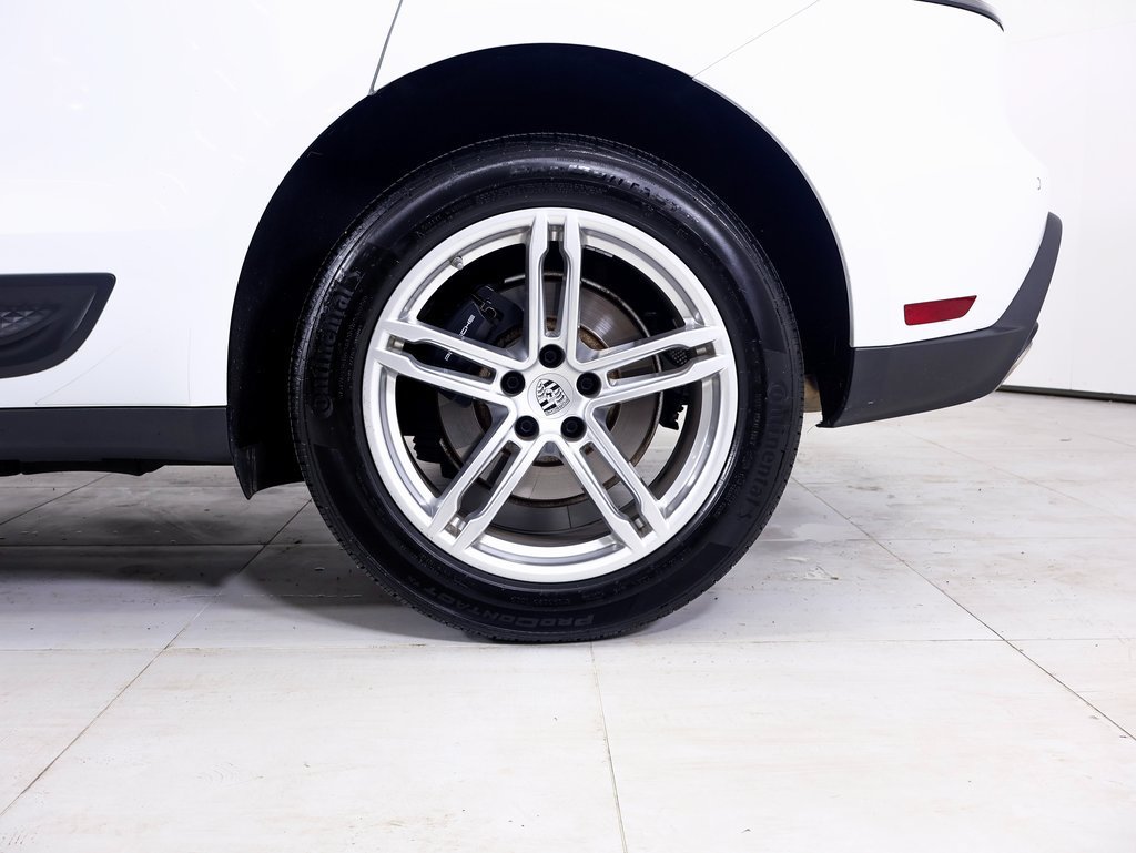 Used 2025 Porsche Macan AWD/4WD image 23