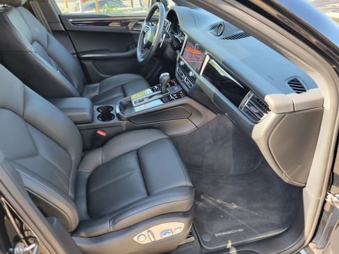 Certified 2024 Porsche Macan AWD/4WD image 28