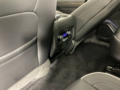 Used 2025 Buick Enclave Avenir w/ Super Cruise Package FWD image 17
