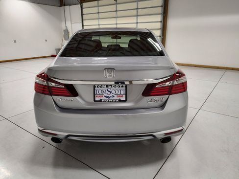 Used 2017 Honda Accord Sport Special Edition image 12