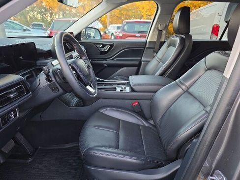 Used 2025 Lincoln Aviator 2WD image 6