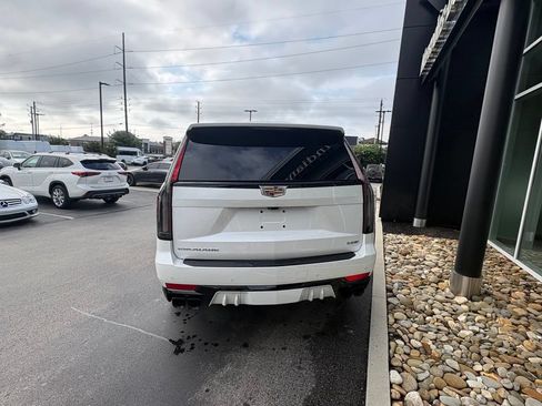 Used 2023 Cadillac Escalade V AWD/4WD image 8