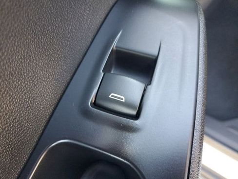 Used 2023 Chevrolet Traverse LT image 16