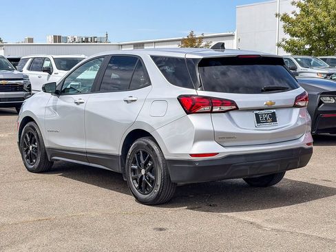 Used 2022 Chevrolet Equinox LS w/ LS Convenience Package FWD image 2