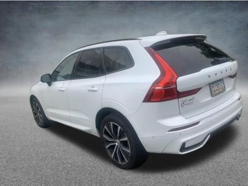 Used 2023 Volvo XC60 B5 Plus w/ Climate Package FWD image 4