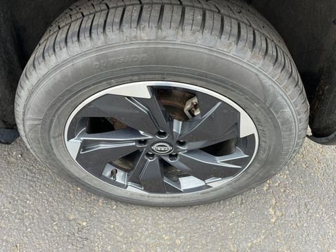 Used 2025 Nissan Rogue SV AWD/4WD image 32