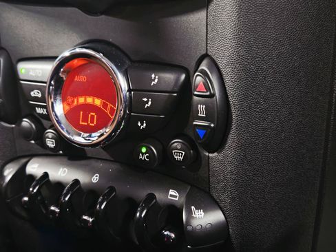 Used 2013 MINI Cooper Clubman FWD image 40