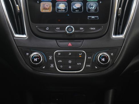 Used 2018 Chevrolet Malibu Premier w/ Premier Sun and Wheel Package image 17