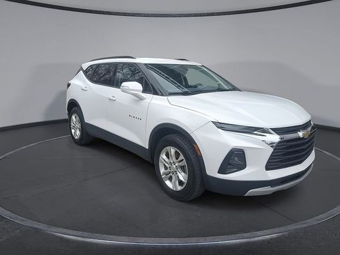Used 2020 Chevrolet Blazer LT FWD image 2