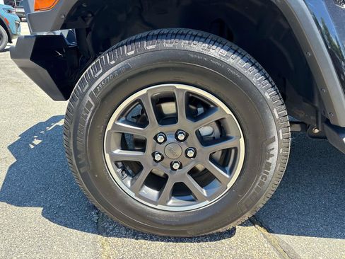 Used 2021 Jeep Gladiator Overland w/ Popular Equipment Package AWD/4WD image 7