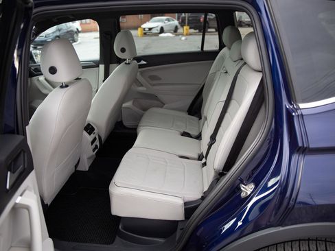 Used 2022 Volkswagen Tiguan SEL R-Line image 23