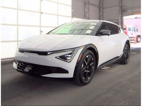 Used 2025 Kia EV6 Wind RWD image 1