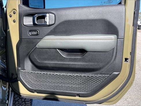 Used 2025 Jeep Gladiator Mojave image 29