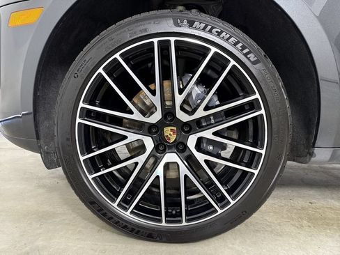 Certified 2026 Porsche Macan AWD/4WD image 13