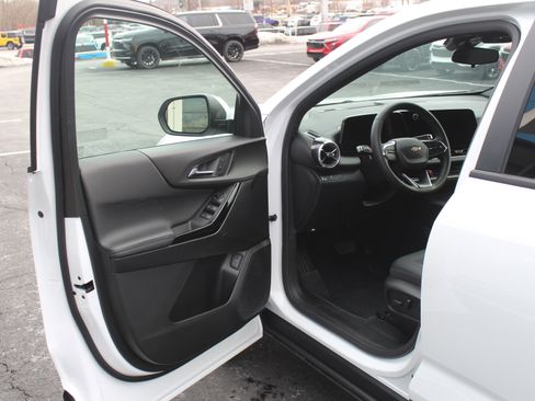 New 2026 Chevrolet Equinox LT w/ Convenience Package II image 8