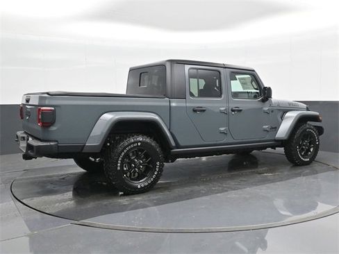 Used 2024 Jeep Gladiator Sport image 4