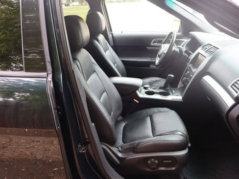 Used 2014 Ford Explorer XLT w/ Equipment Group 202A AWD/4WD image 23