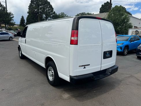 Used 2017 Chevrolet Express 3500 Extended image 5