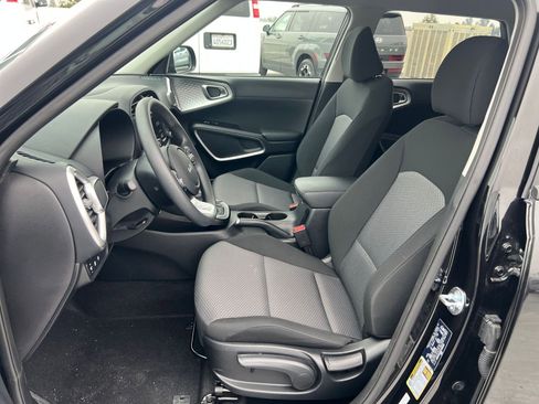Used 2025 Kia Soul LX w/ LX Technology Package image 24
