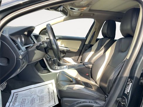 Used 2012 Volvo XC60 T6 R-Design image 9