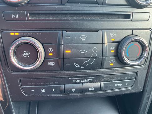 Used 2017 Ford Explorer XLT FWD image 23